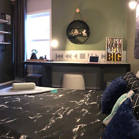 Double Bed Guest Room Hamilton Bagian luar foto