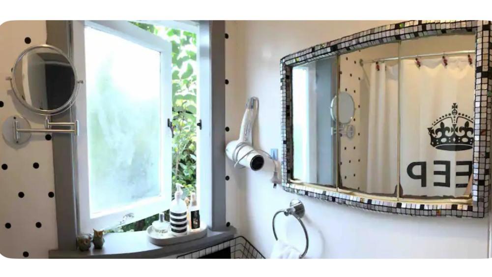 Double Bed Guest Room Hamilton Bagian luar foto